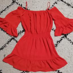 Hier ein schönes Damen Sommerkleid in Größe 36 von von Devided H&M in Rot. Zustand sehr gut, Versand mit Deutsche Post Maxi Brief 2,25 €.