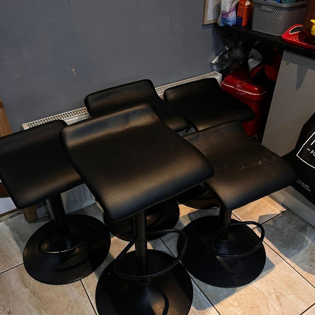 8 breakfast bar stools used and one new adjustable height with black steel base cushioned seats selling due to house move