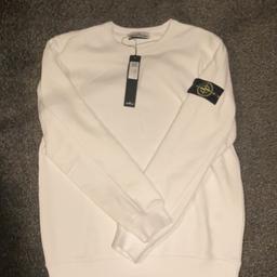 Stone island mens jumper
White
Authentic
Comes with tag
Worn once but was too big for me so I’m selling it
