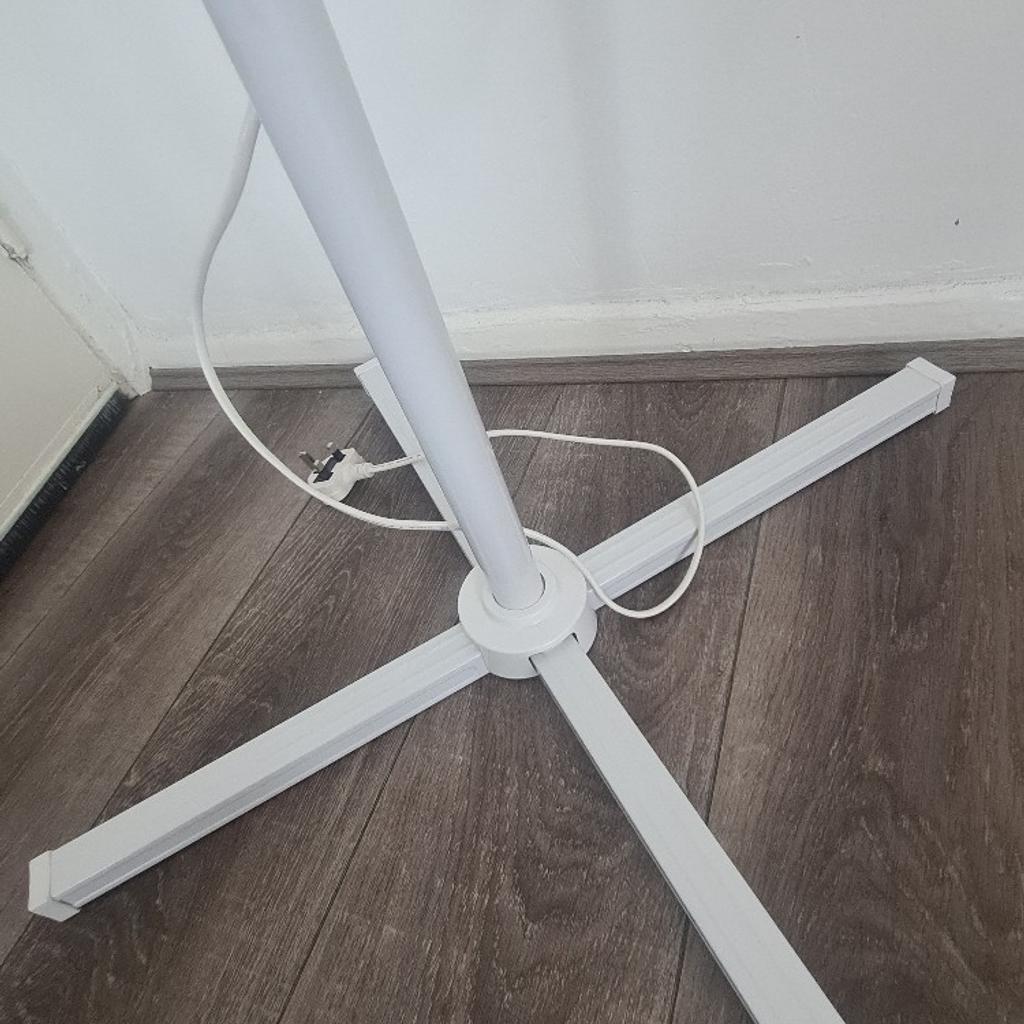 16" rotating white fan

NO SCAMMERS with emails 🚫
Original price £39.99
Immaculate condition. NO damage.
UK daytime collection only.
Cash payment. No paypal.
No hand 🗳delivery.
Pet, smoke & dirt free house.
Msg only. STRICTLY N❌ numbers.
No returns, refunds, swaps or exchanges❕
Thanks : )
