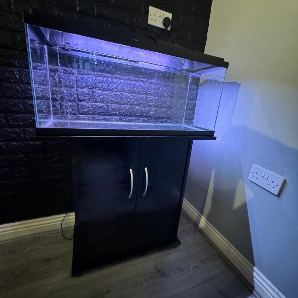 2.5 ft aquarium for sale
Great condition
All clean and washed out ready to go
Comes with heater filter tank stand light

£100