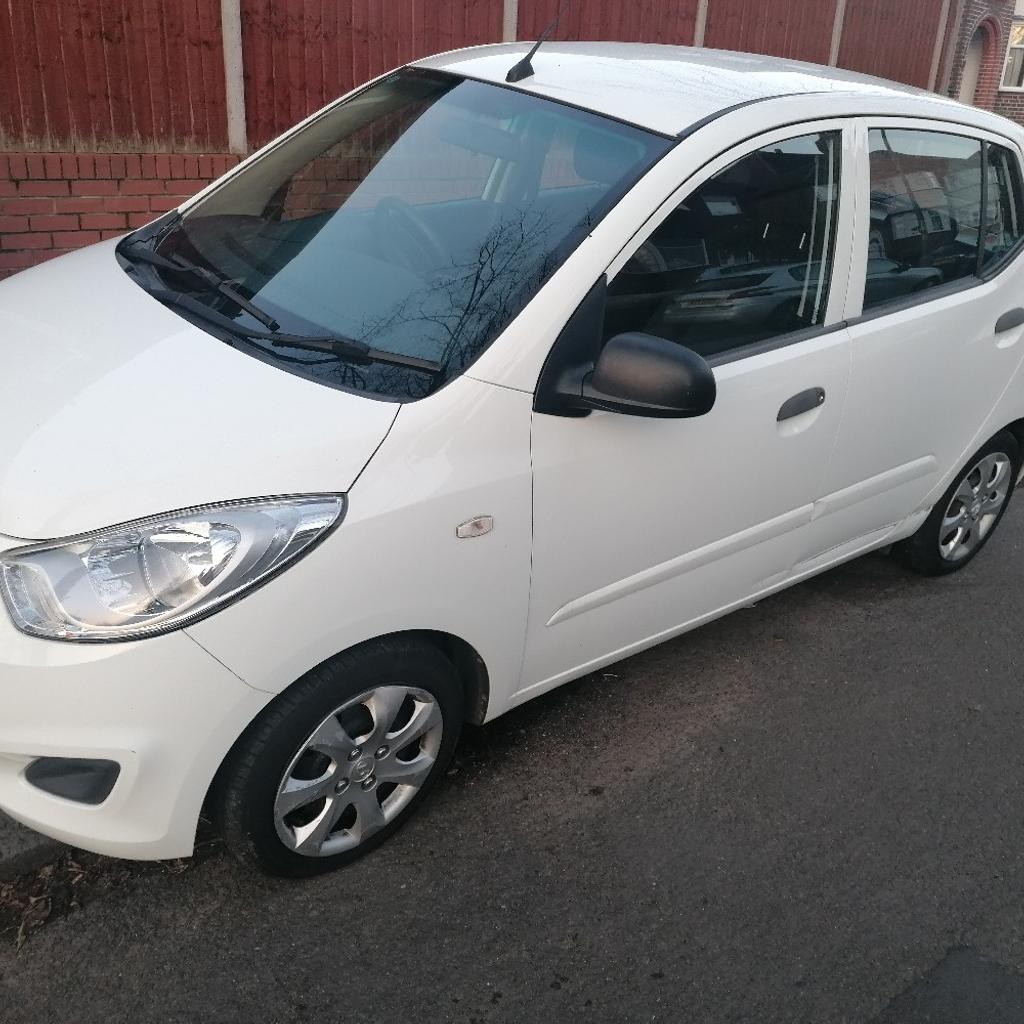 HYUNDAI I10 12 CLASSIC HATCHBACK. VERY GOOD CONDITION IN SIDE AND OUT, DRIVES BRILLIANT VERY SMOOTH. IDEAL FIRST CAR, CHEAP ROAD TAX 20. CHEAP INSURANCE. MOT EXPIRES 26 AUGUST 2024. IT HAS MINOR DENT ON PASSENGER SIDE. HPI CLEAR, ANY INSPECTION WELCOME.