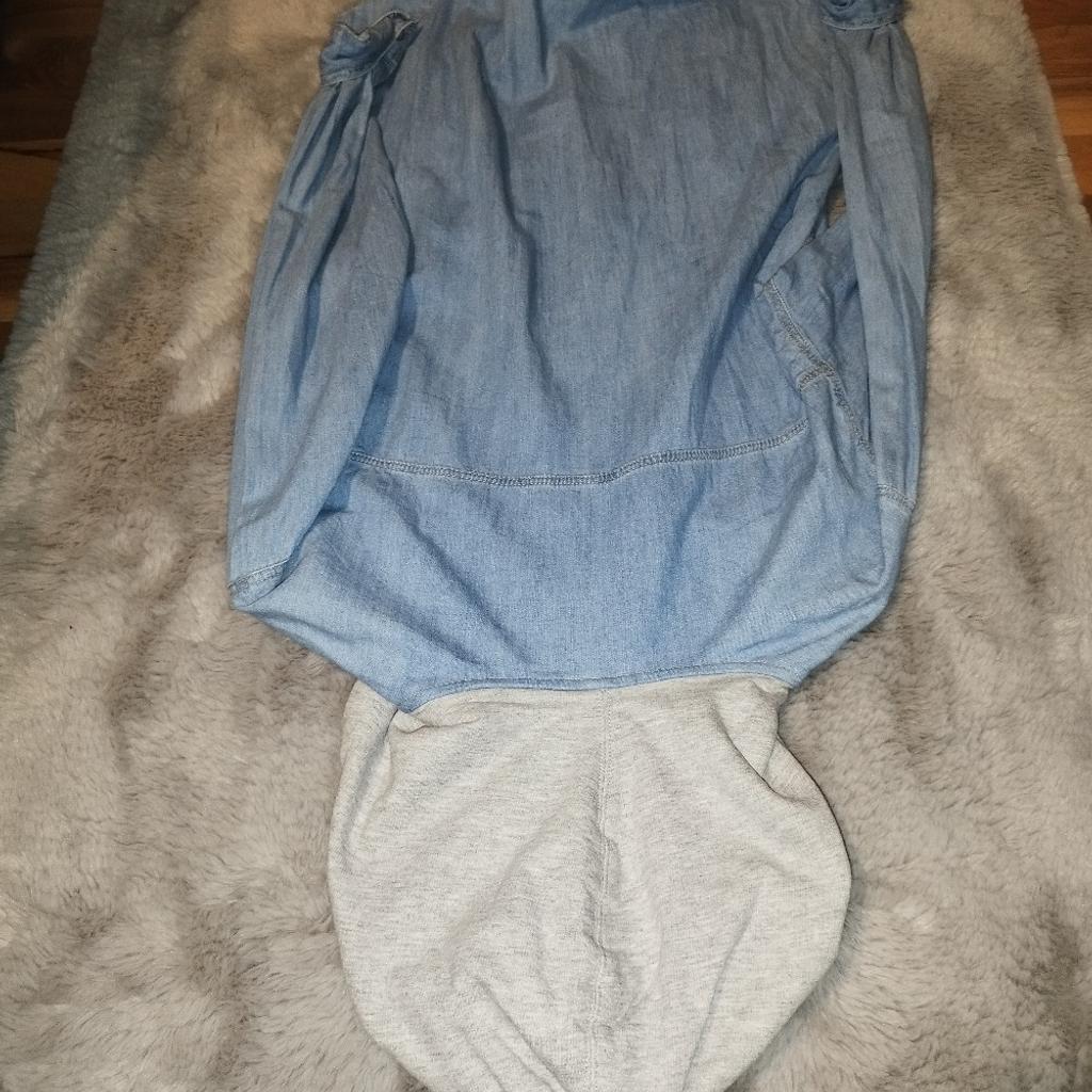 Hallo,

Zum Verkauf steht eine top erhaltene Jeans Hemdjacke.
Sie wurde sehr selten getragen.

Schaut auch meine anderen Angebote an.

Bei fragen einfach anschreiben.

Keine Garantie oder Rücknahme !!!