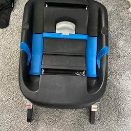 Venicci 3 in 1 travel system 
Has been used for 2 children but still in good working condition 
Zip has broken on the 3rd seat unit but can be replaced
From a smoke and pet free home