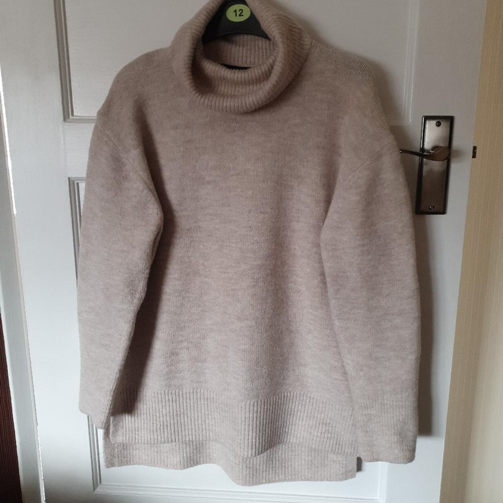 Roll Neck Jumper
Only worn once
Excellent condition
2 inches longer on back
Collection Only