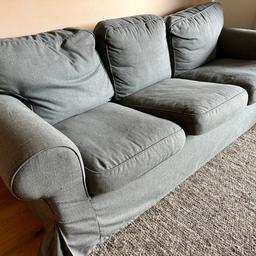 Verkaufe hier ein Sofa von Ikea Ektorp , mit kleinen Schönheitsfehlern. Aber ohne Löcher oder grobe Mängel.
Maße sind bei den Fotos dabei.

Ich verkaufe auch den passenden Sessel dazu.
Abholung in Kitzbühel