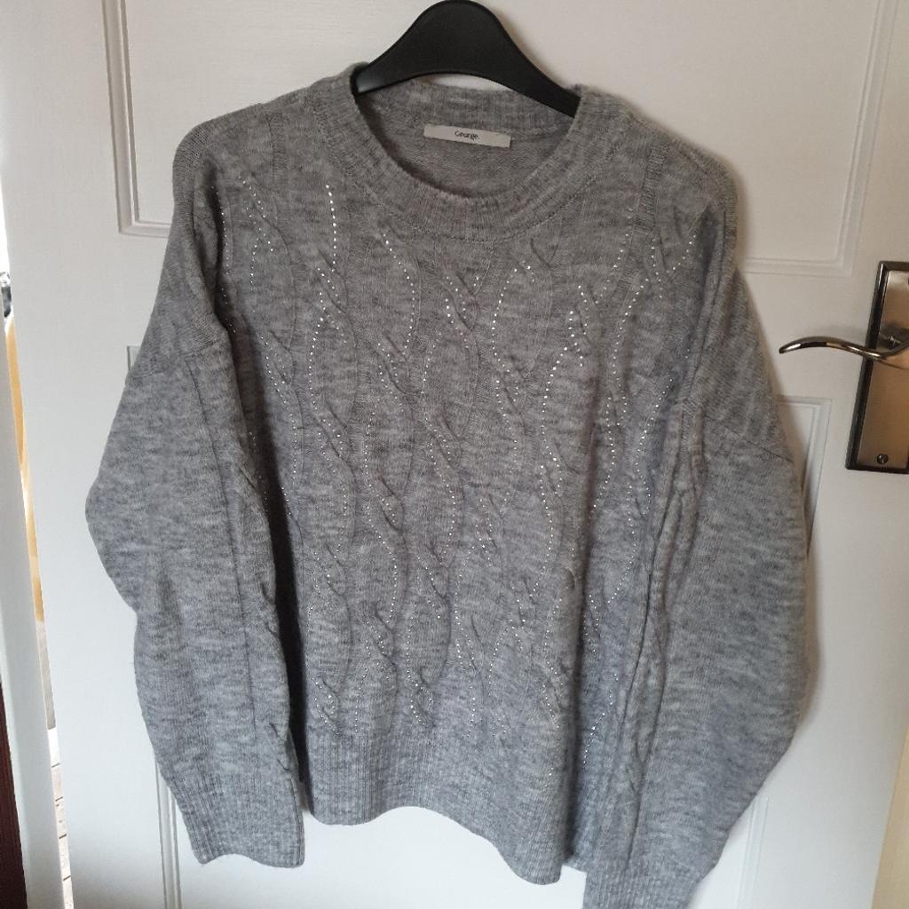 Round neck Jumper
Cable knit design
Threaded with delicate silver colour
Plain back
Worn once
Excellent condition
Collection only