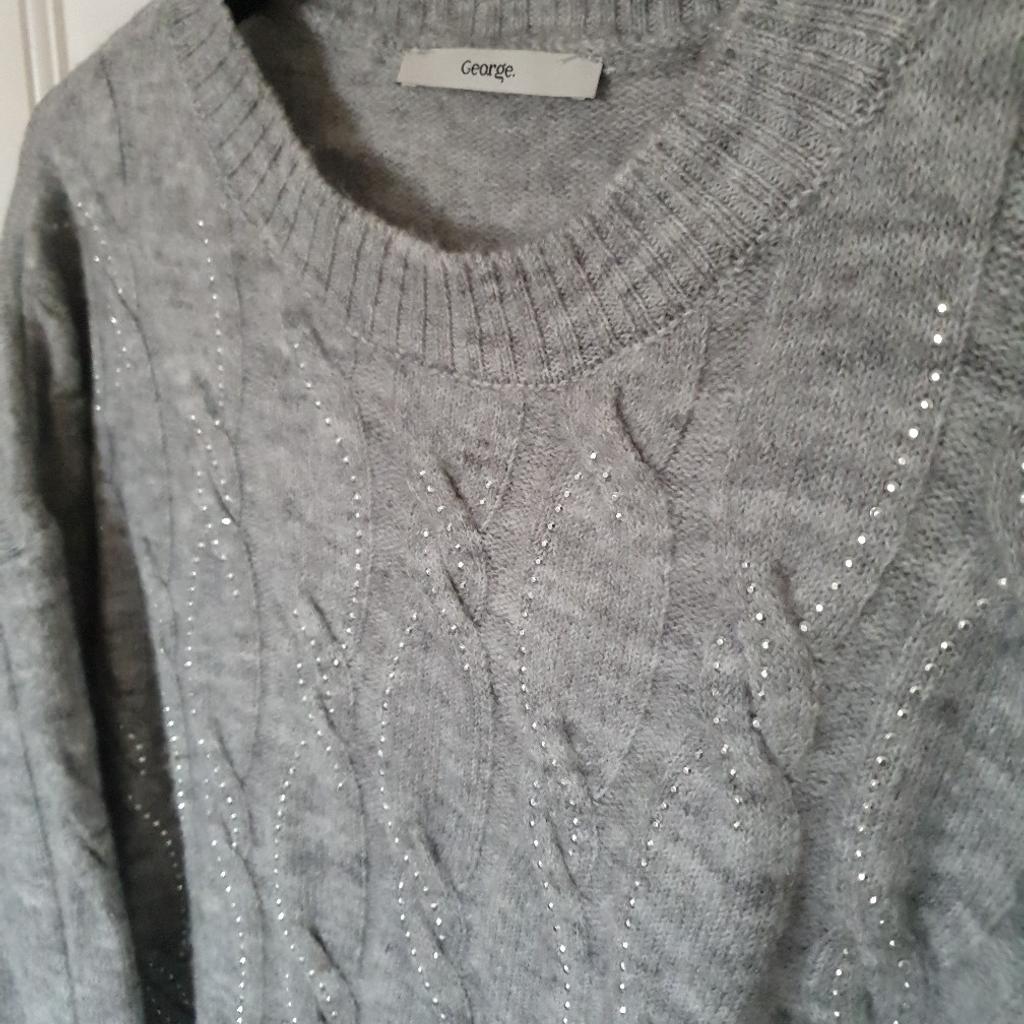 Round neck Jumper
Cable knit design
Threaded with delicate silver colour
Plain back
Worn once
Excellent condition
Collection only
