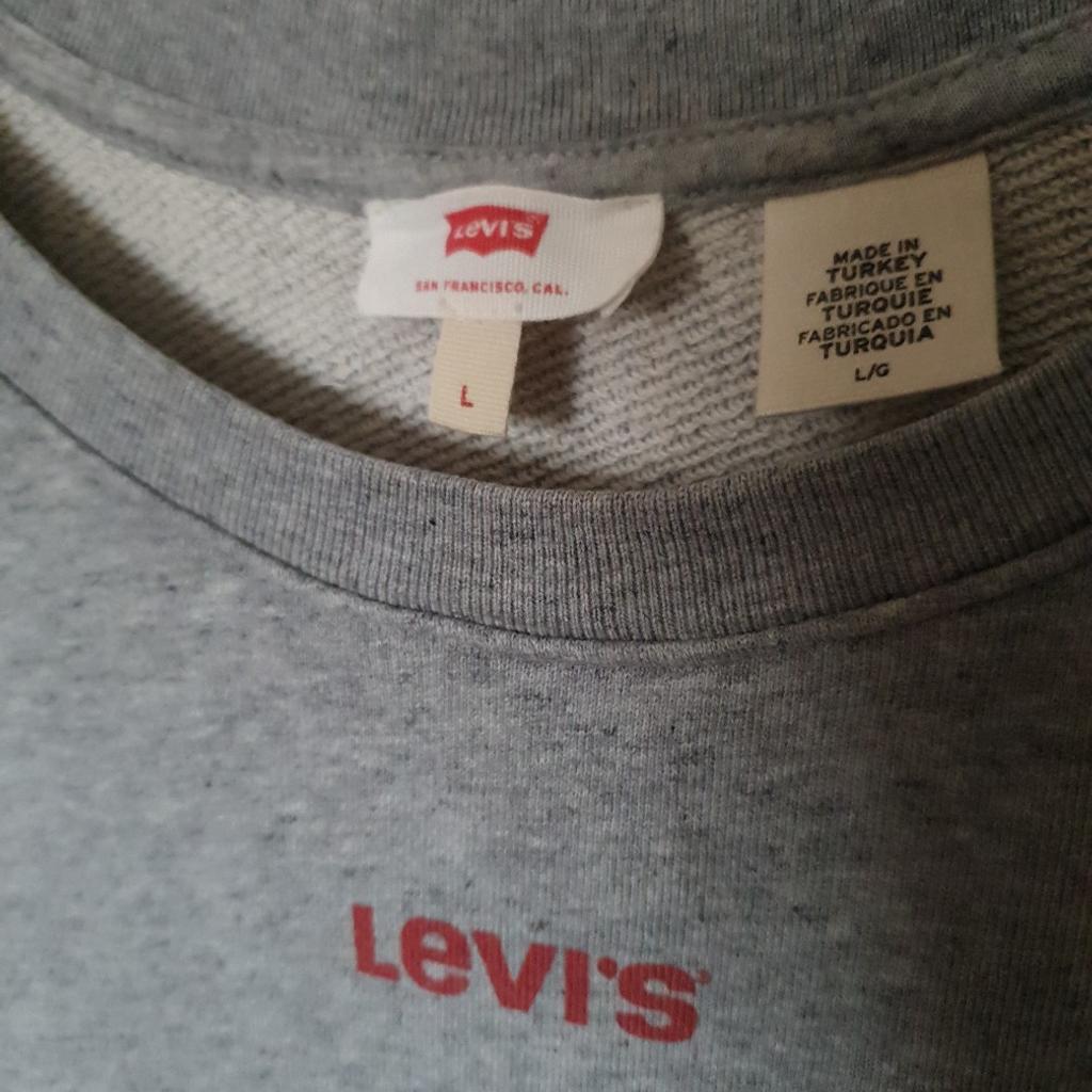 Universal round neck sweatshirt
Colour grey with Levi's logo
Worn once
Excellent condition
Collection only