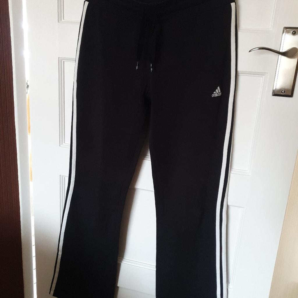 Adidas casual joggers
Unusual flare look
Black with classic 3 white stripes, full length
Worn once
Excellent condition
Collection only