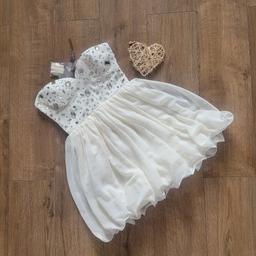 £40
Size 8
Fits 14-15 years 
Lipsy 
Embellished occasion dress
New with tag's 
Has straps in a bag attached 
Polyester 
Elastane 

#lipsy #lipsydress #occasiondress #embellished #dress