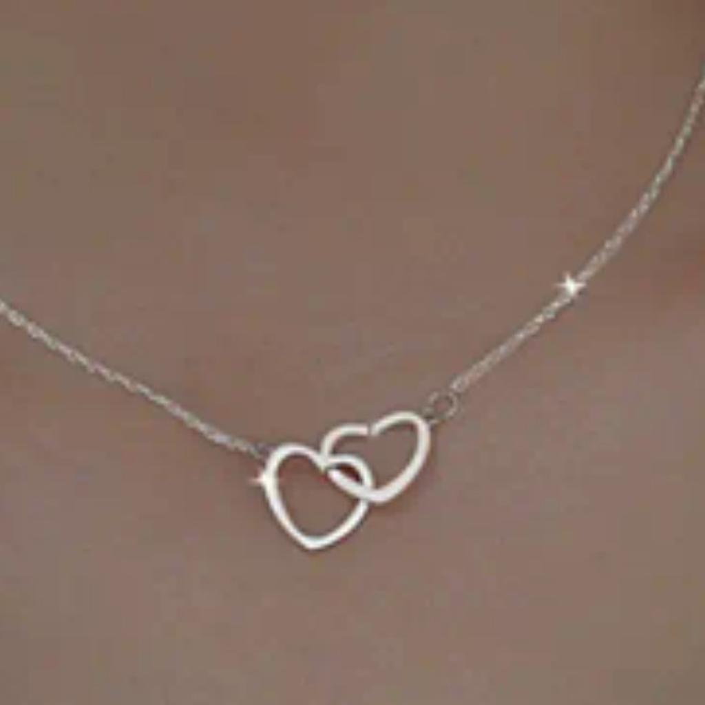 This elegant double heart necklace is the perfect addition to any woman's jewellery collection. The stylish chain is suitable for any occasion, whether it's a formal evening event or a casual day out.

Crafted with care, this necklace is of superior quality, ensuring that it will last for years to come. The double heart design is timeless and adds a touch of romance to any outfit. Don't miss out on the opportunity to own this beautiful piece of jewellery.