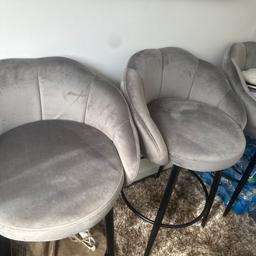 4 Brand new bar stools only had for 2 weeks very beautiful.