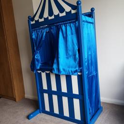 lovely childrens puppet theatre. suitable for age 3-6 years.