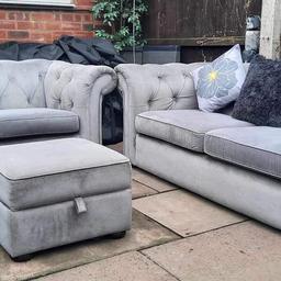 Excellent used condition chesterfield sofas. Includes 3 seater and 2 seater with a storage footstool

Sofa has been cleaned and cushion covers washed. Signs of use but no damages

It is heavy, sturdy and very durable. Got lots of life in it. 

Measurements:
220x100cm , 190cmx100cm

Collection in WV10 or 
Delivery can be arranged for additional cost with van man (pls send postcode for a quote) 

FREE DELIVERY TO WOLVES/WALSALL🚚🚚