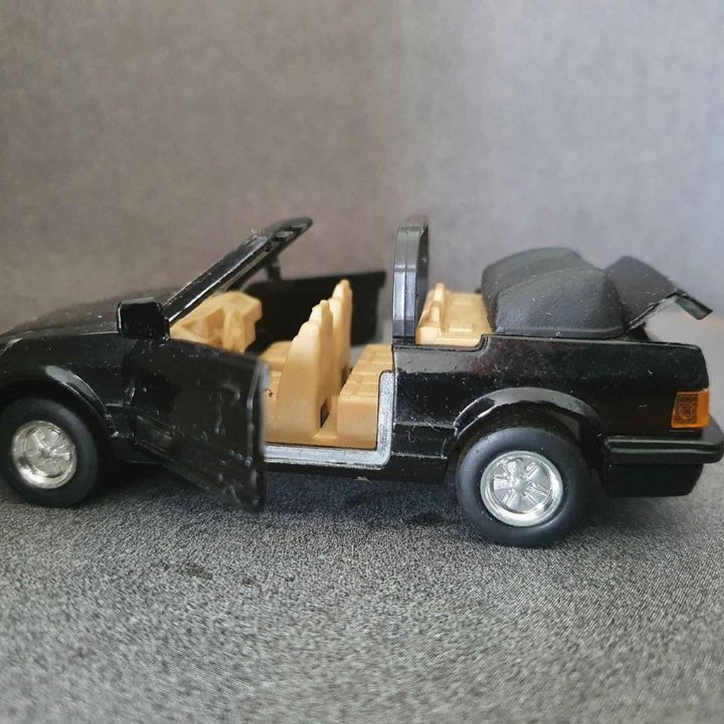 Vintage 90s Super Racer Escort Convertible Diecast

Box showing signs of storage wear
Model in excellent condition
Please look at photos carefully as they form part of description
£5.00 + P&P If needed