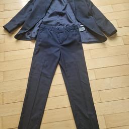 Dunkelblauer Anzug von H&M, Hose und Blazer, Größe 146.