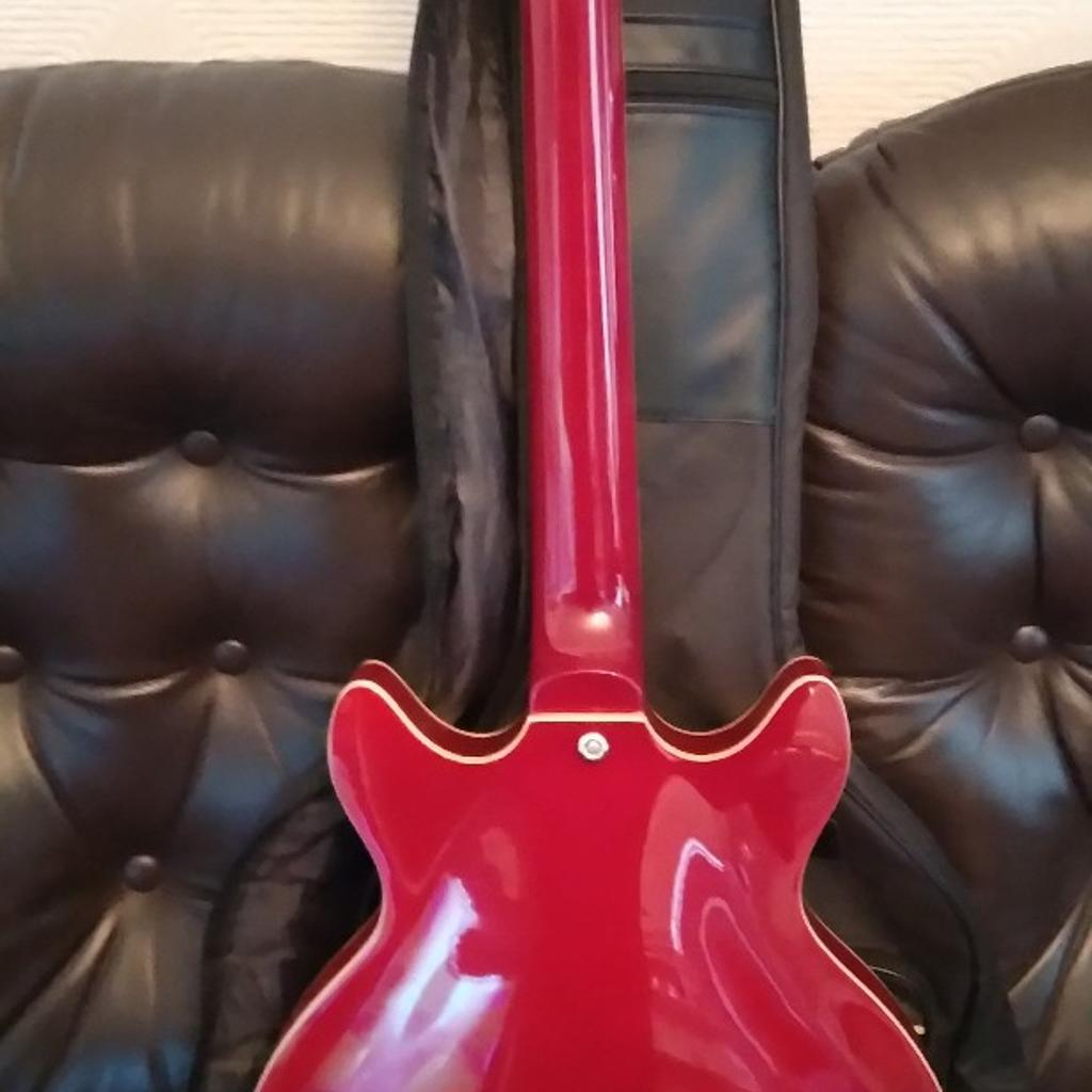 A Brand New Alden Semi Acoustic 335 Style Hollow Body Guitar in Cherry Red.

This guitar is absolutely stunning and plays beautifully with nice low action.

A brand new guitar in immaculate
Immaculate condition.
First to see this will buy for sure.
From a Smoke Free/ Pet Free Home.

£190