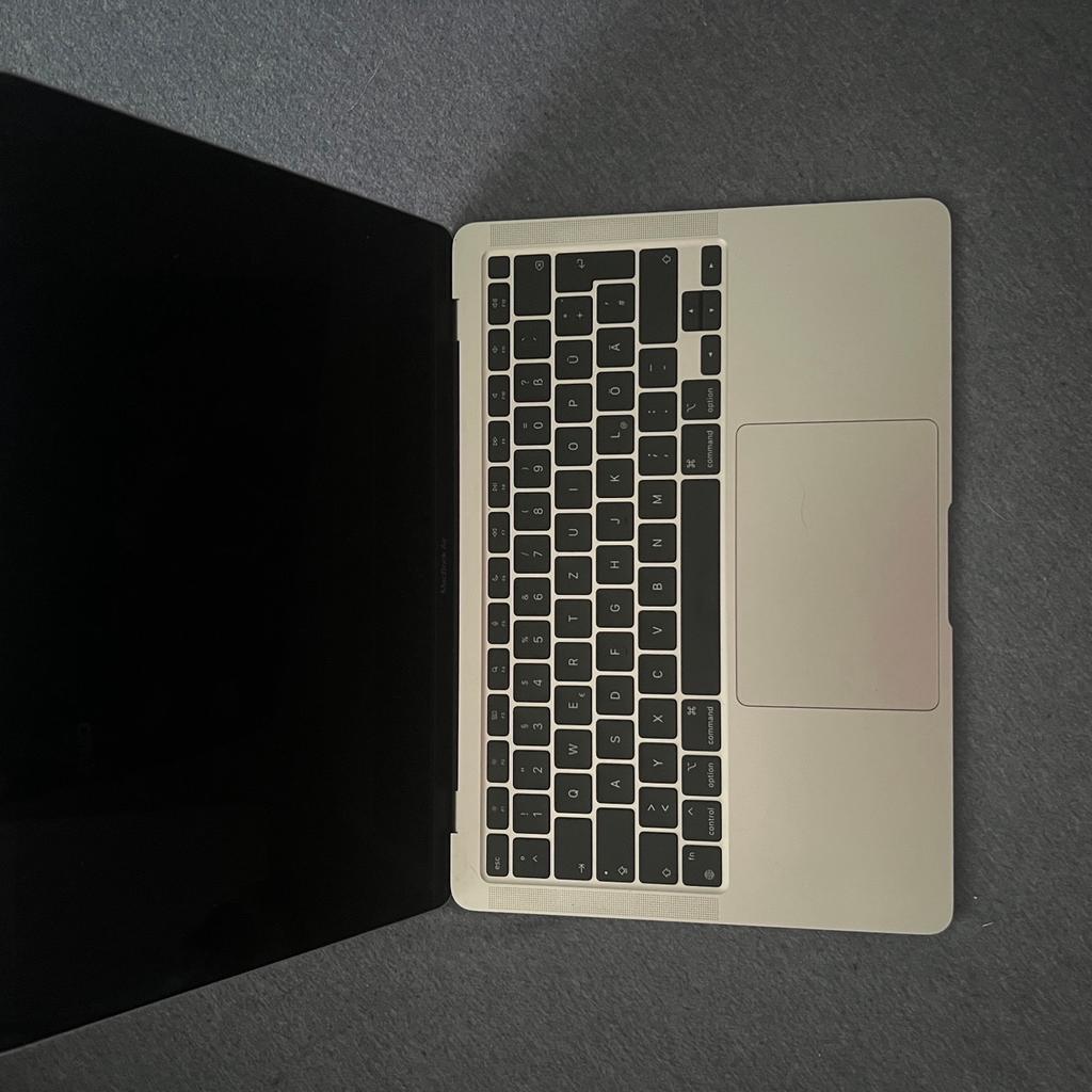 Verkaufe mein vor 1 Jahr gekauftes MacBook.
Ich möchte es gerne Verkaufen, da ich mir ein neues MacBook gekauft habe.