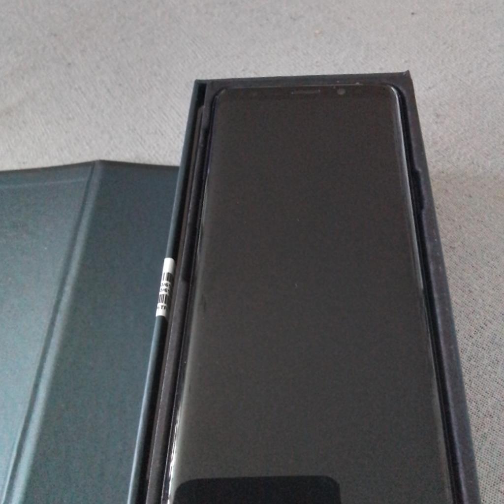 Verkaufe Samsung Galaxy S9 mit leichten Gebrauchspuren Display hat keine Kratzer läuft einwandfrei, kein Netzteil. Giebt es für Pfennige im Netz.Dies ist ein Privat Verkauf keine Rücknahme oder Garantie Versand Hermes 6.50 Preis VB. Zur Zeit nur Überweisung möglich oder Abholung.