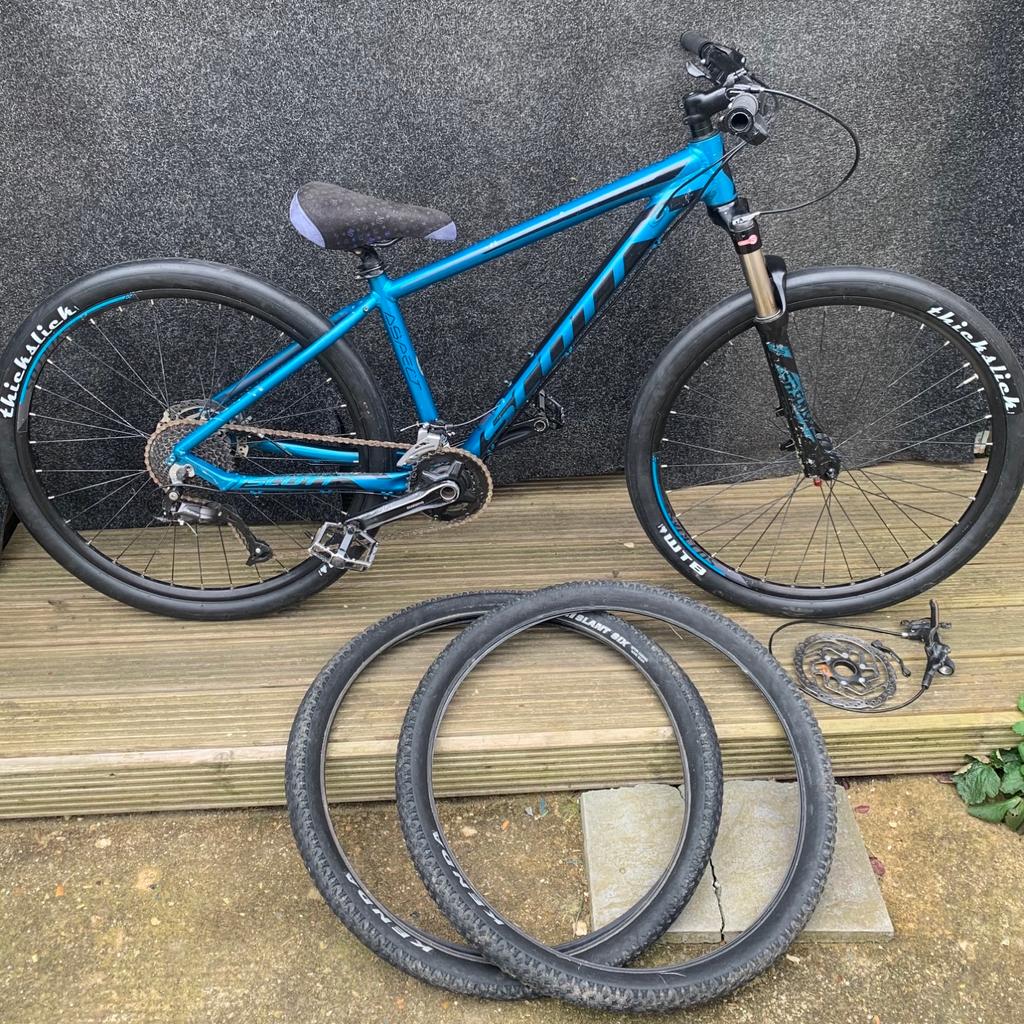 Scott aspect 730 mountain bike, converted to a wheelie bike, running on thickslicks new 27.5 wheel, Shimano hydraulic brakes,
 hollow Tec Shimano, cranks, matia seat, front break removed Nice looking Bike frame size is small, will include all original mountain bike gear it you want to put it back to a mountain bike.