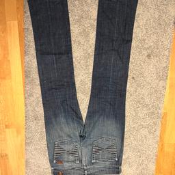 Dies ist eine Low waist jeans die ich in meinem Dienst als Flugbegleiterin in der USA gekauft habe.