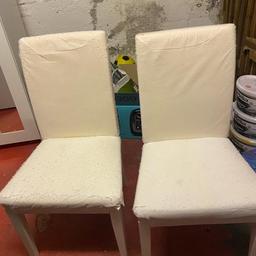2 Stühle ohne Bezüge