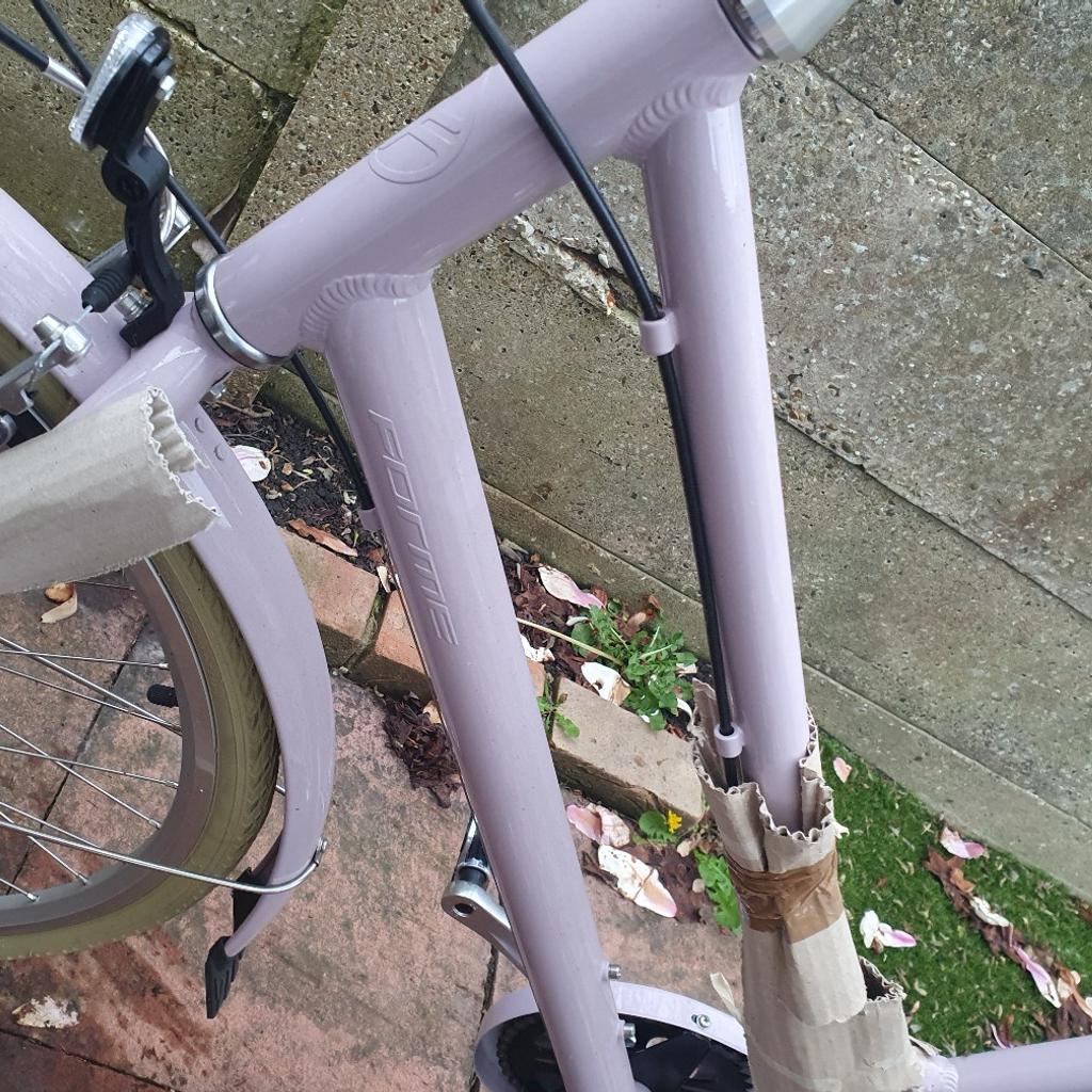 Forme Hartington A21 Classic Hybrid Bike in Pink
Brand new never been used £250 or near offer