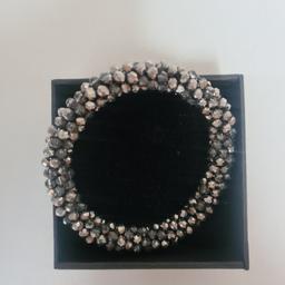 six Modeschmuck Armband - dehnbar
grau-silber mit Glitzer Perlen -
NEUWERTIG 🙂 Fixpreis !!!

PRIVATVERKAUF: Keine Rücknahme und Garantie !!!