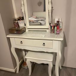 Beautiful white dressing table in good condition. Comes with mirror and stool. 

£130.00 but I am open to reasonable offers.

Collection from Mile End E3. 

Will be dismantled and ready to collect. 

Please note the building has no lifts and will be a first floor collection.