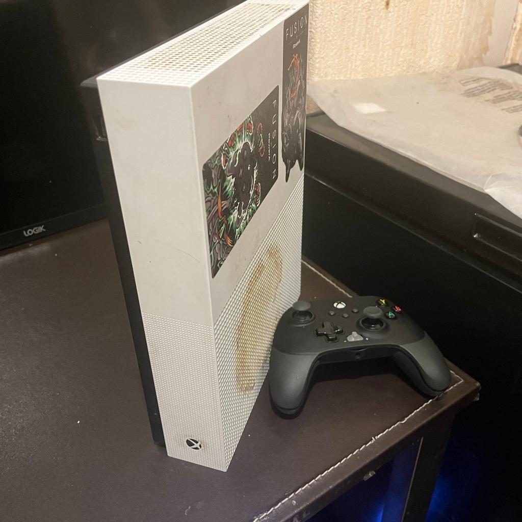Xbox One S, in very good condition, just needs a little clean and dusting, selling due to the fact I now have a PS5