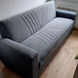 Verkaufe couch mit schlaffunktion und 2 kissen.
Seit 1 jahr gekauft,ist wie neu.
Neue preis war damals  320€.
Nur selbstabholung.
