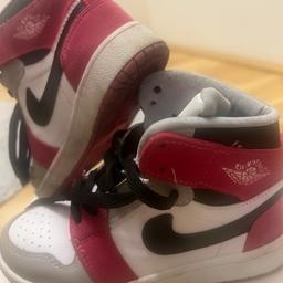 Nike Jordan Kinder Schuhe Gr 33 zu verkaufen 
Keine Garantie und Rücknahme