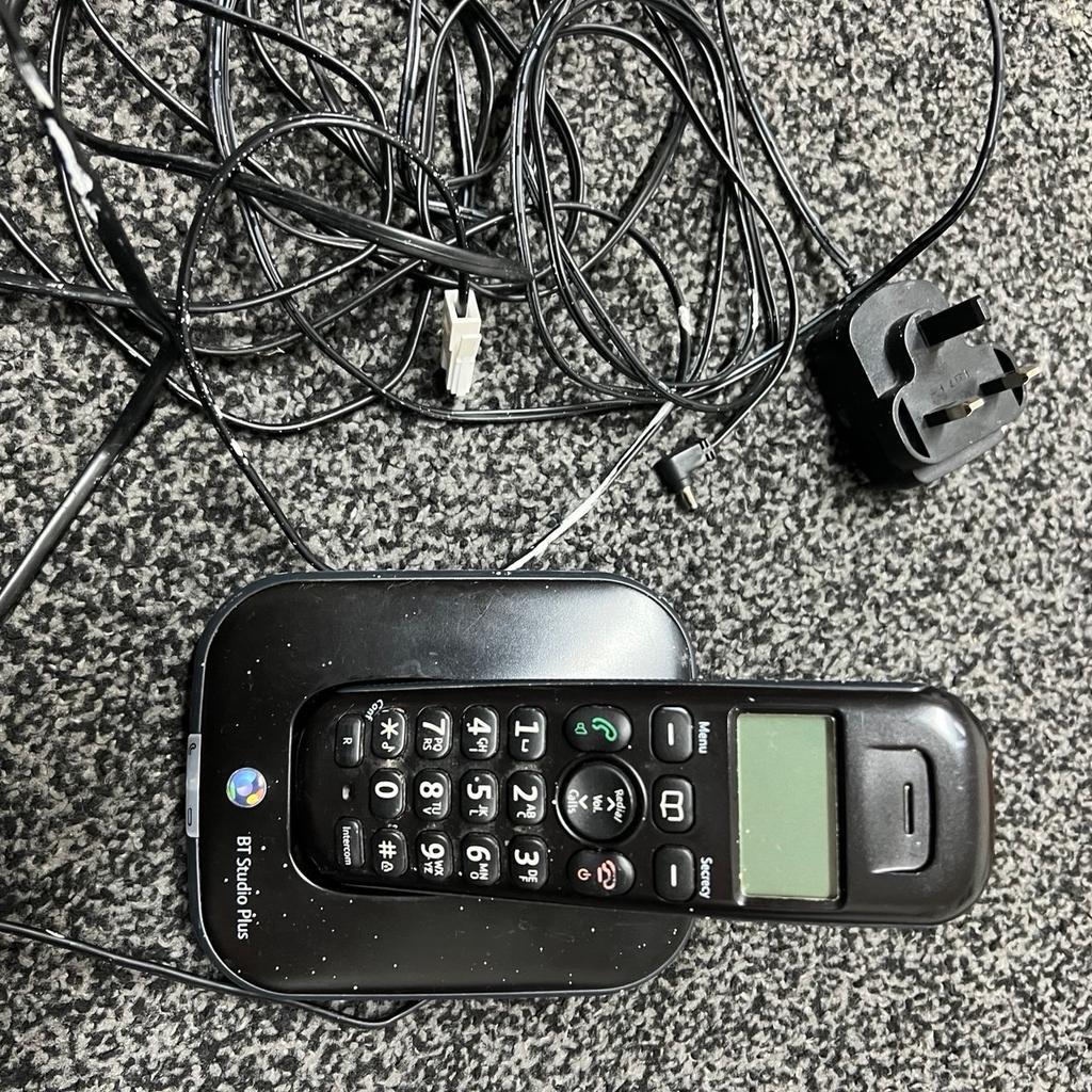 Bt studio plus everyday cordless phone, works in excellent condition got a few paint marks on it but can be removed if wiped.