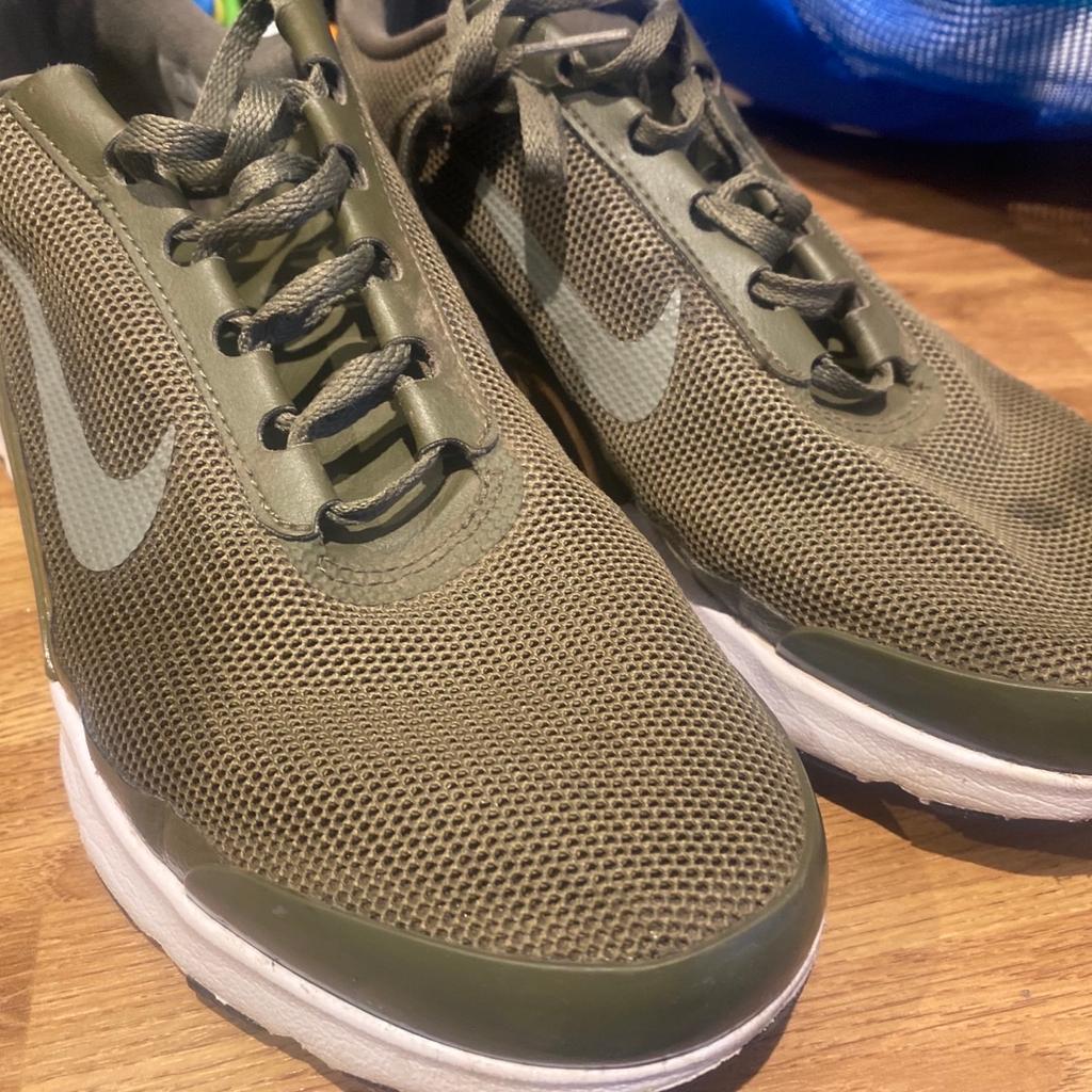 Nike Air Max Trainers
Great condition.
Size 6.5
Khaki green
Pics are honest.