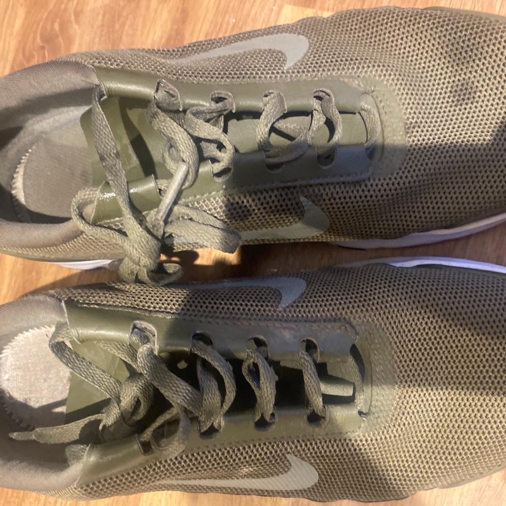 Nike Air Max Trainers
Great condition.
Size 6.5
Khaki green
Pics are honest.