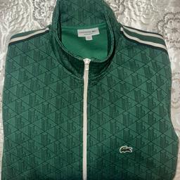 Lacoste Anzug grün wie neu nur einmal getragen 

Neupreis Jacke : 190€
Neupreis Hose: 170€

Beides zusammen für 300€ zum abgeben 

Größe L