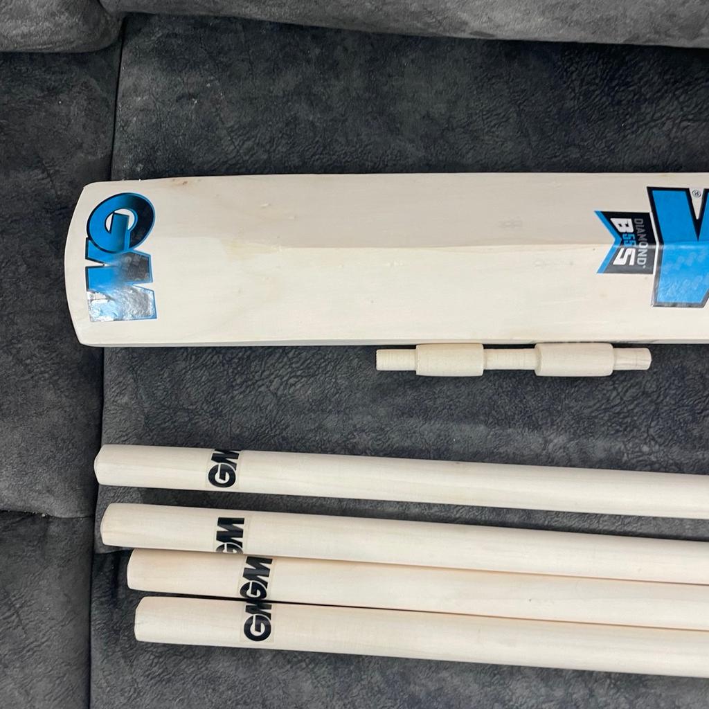 GM cricket bat size 3
1 diamond bat
4 stumps
1 bail
1 ball
Brand new