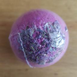 New, unused & unopened bath bomb.
COLLECTION ONLY 
Please note items will ONLY be kept for 48 hours after confirmation. If item is not collected within this time they will be relisted 
** ITEM IS COLLECTION ONLY **
   *** NO OFFERS ACCEPTED ***