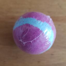 New, unused & unopened bath bomb
COLLECTION ONLY 
Please note items will ONLY be kept for 48 hours after confirmation.
If item is not collected within this time they will be relisted.
** ITEM IS COLLECTION ONLY **
   *** NO OFFERS ACCEPTED ***