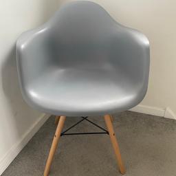 Grey plastic tub chair

60cm across the chair side to side

81cm high at the back

42cm Front Seat height

43cm Leg width pole to pole

61cm Depth at widest part

Small mark on one arm, as pictured