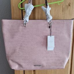 brand new lipsy handbag never used 

£10 no offers 

Collection only I can't deliver or post