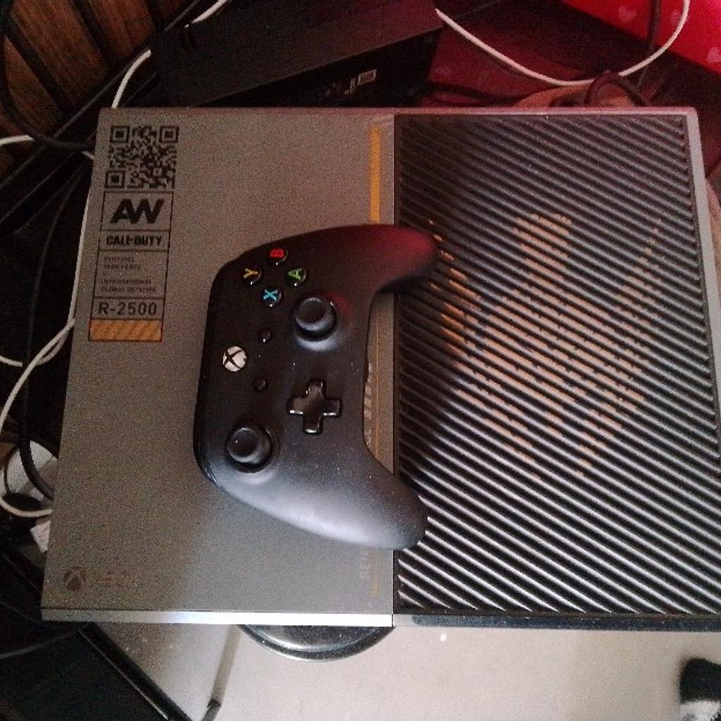 Xbox one advanced warfare 1tb edition comes with all leads and wired controller hdmi port kinda loose but doesn't effect use works perfect 50 Ono