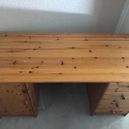 Width 147 cm
Depth 60 cm
Height 29 cm
Solid Pine dressing table or desk ideal for upcycling
Can be taken apart
Needs gone