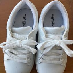 Brand new 
White shoes
Size 9
Never worn
From next