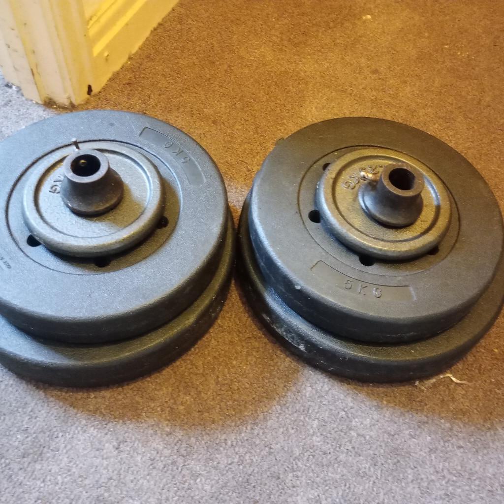 there's 2 × 7.5kg 2 × 5kg 2 × 1.5kg round weights with a pair of locks keep in place pick up only from wa103jq please just ring if your interested 07495600950 tony on canal st.