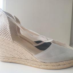 Summer 9cm high wedged shoes. Colour: grey, cream. Size: UK8EUR41. Brand: by PRIMARK I think. Like new condition, still with stickers.