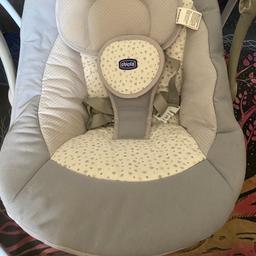 Grey baby swing, plays lullabies at 3 different sound volumes. Adjustable speed, 3 different time settings