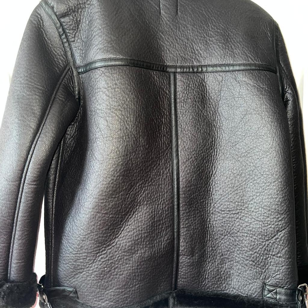 Black ladies biker jacket/ faux leather with faux fur inside and around collar.
The size is 2xs but is roomy & can fit a size 10