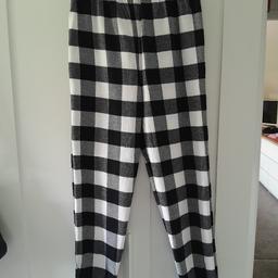 Boys Cosy Pajamas
Bottoms x4 and tops x2
Age 11-12
Like new, hardly been worn
From non smoking home